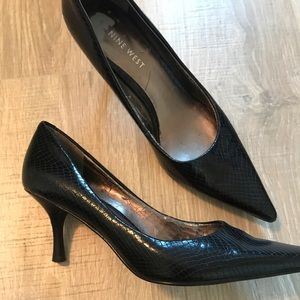 Nine West black leather kitten heel pumps